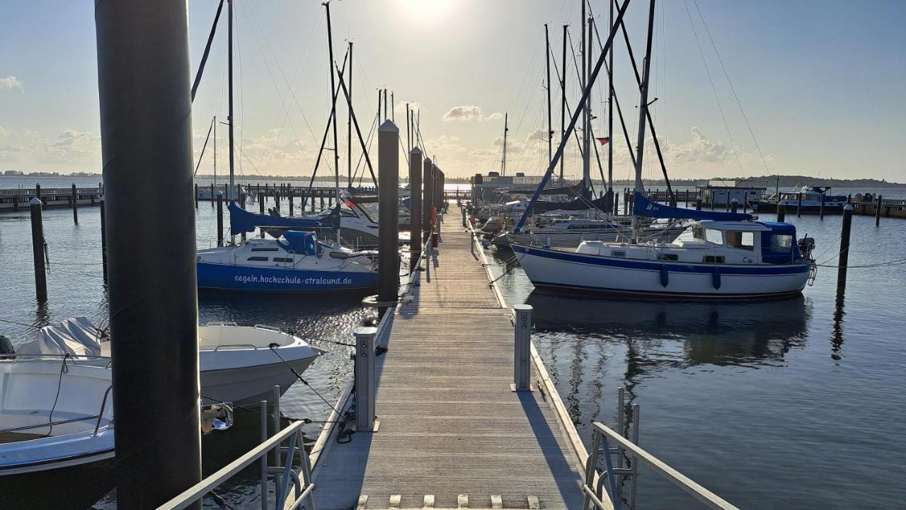 Hotel Hausboot Harmonie Stralsund Exterior foto